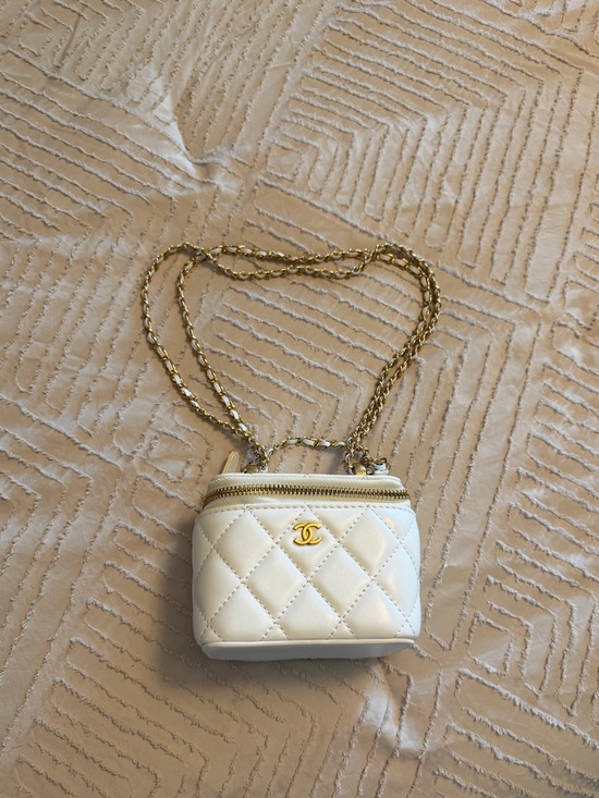 The Unbranded Brand Handbags - White Quilted Mini Chain Crossbody Bag